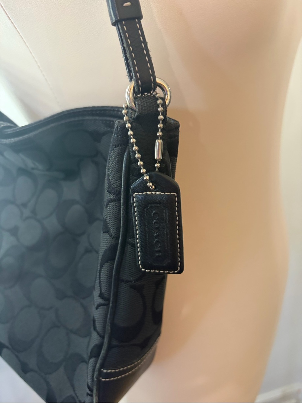 Y2K Coach Hamptons Black Signature Jacquard Shoulder Bag with Silver Hardware - Picture 4 of 10
